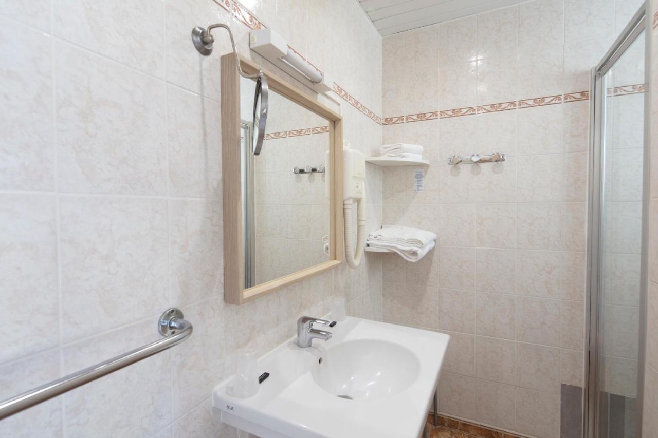 Hotel Les Rocailles Монтаньяк Экстерьер фото